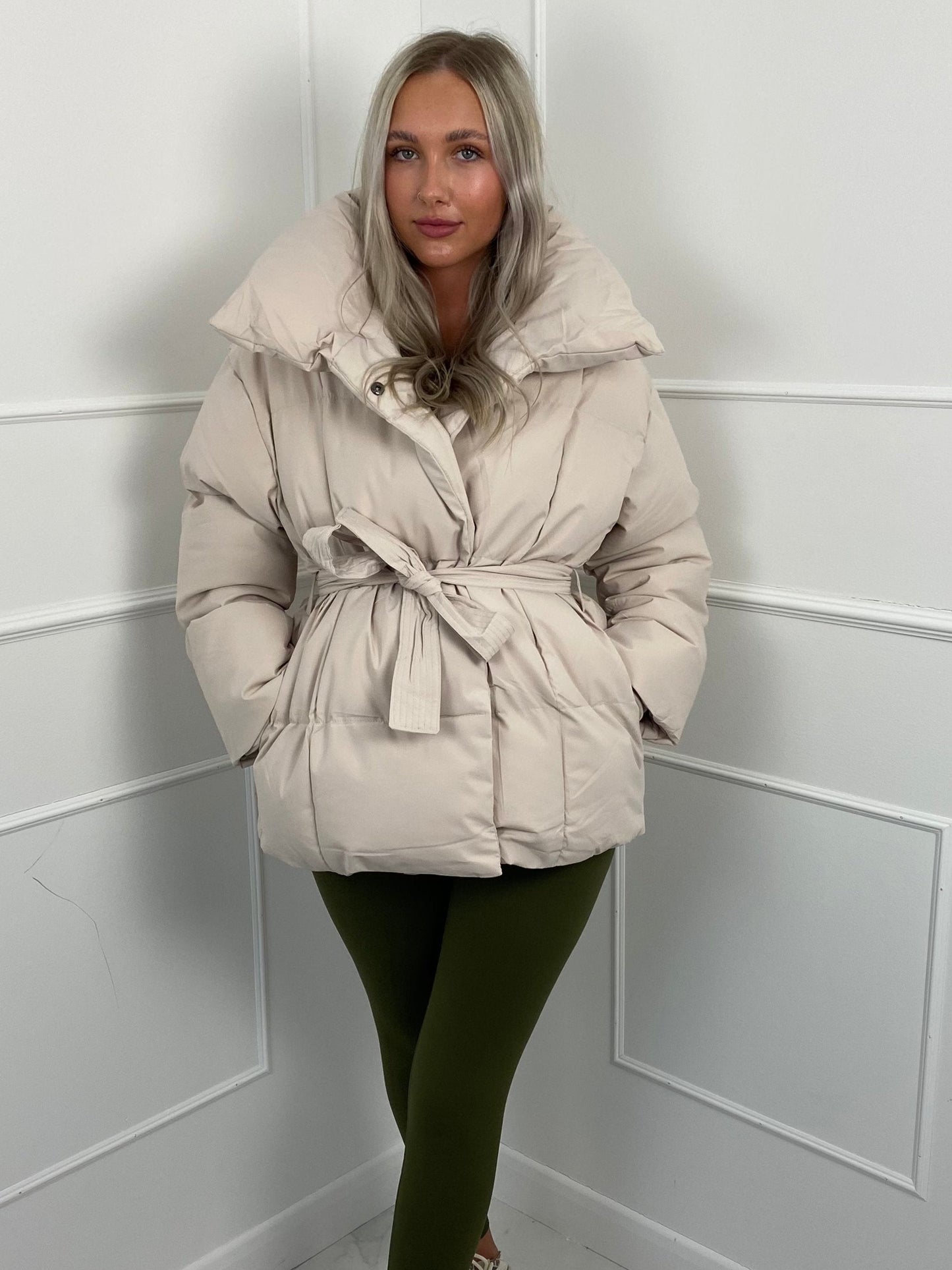 Karly Short Belted Puffer - Jas